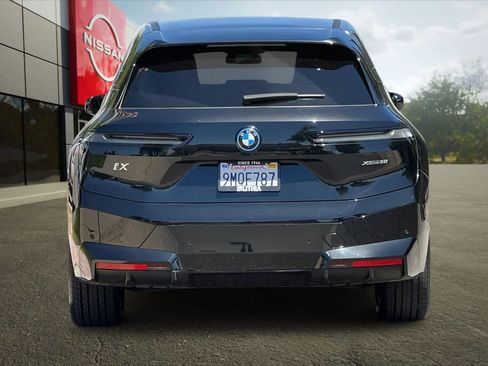 Used 2025 BMW iX xDrive50 w/ Premium Package AWD/4WD image 8