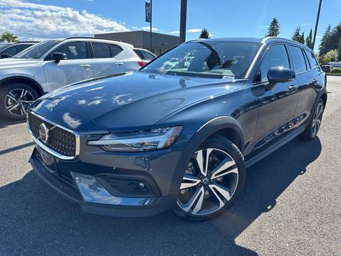 New 2026 Volvo V60 B5 Cross Country Plus w/ Climate Package AWD/4WD image 1