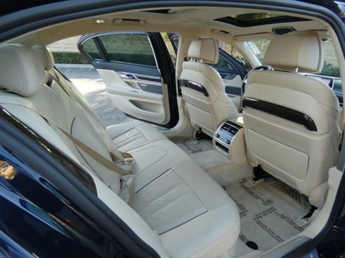 Used 2016 BMW 750i xDrive image 38