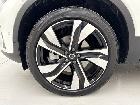 Used 2025 Volvo XC40 B5 Plus w/ Climate Package image 9