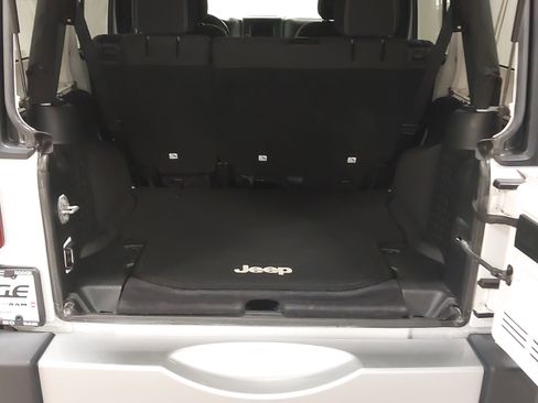 Used 2017 Jeep Wrangler Unlimited Sahara w/ Dual Top Group image 27