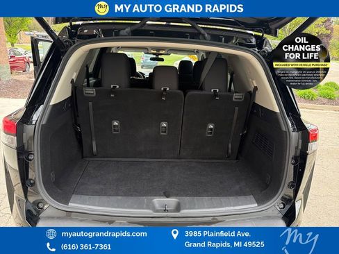 Used 2025 Nissan Pathfinder SV AWD/4WD image 28