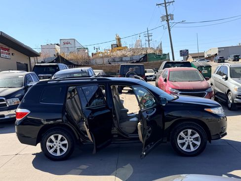 Used 2013 Toyota Highlander SE image 24
