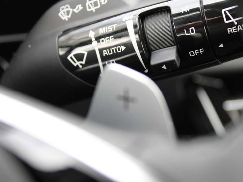 New 2025 Kia Niro EX image 30