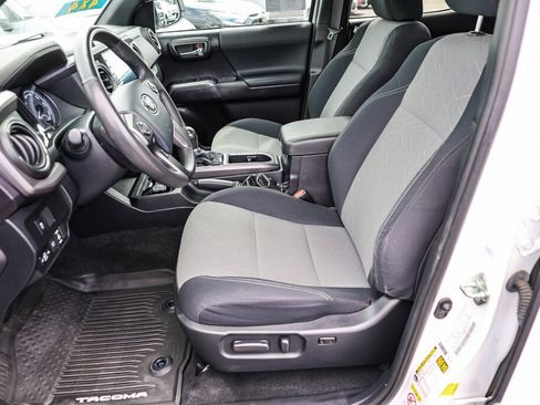Used 2020 Toyota Tacoma TRD Sport w/ Technology Package AWD/4WD image 8