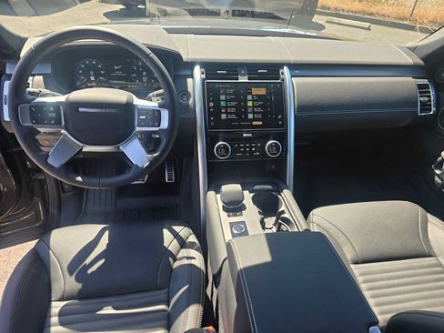 Used 2025 Land Rover Discovery Dynamic SE AWD/4WD image 21