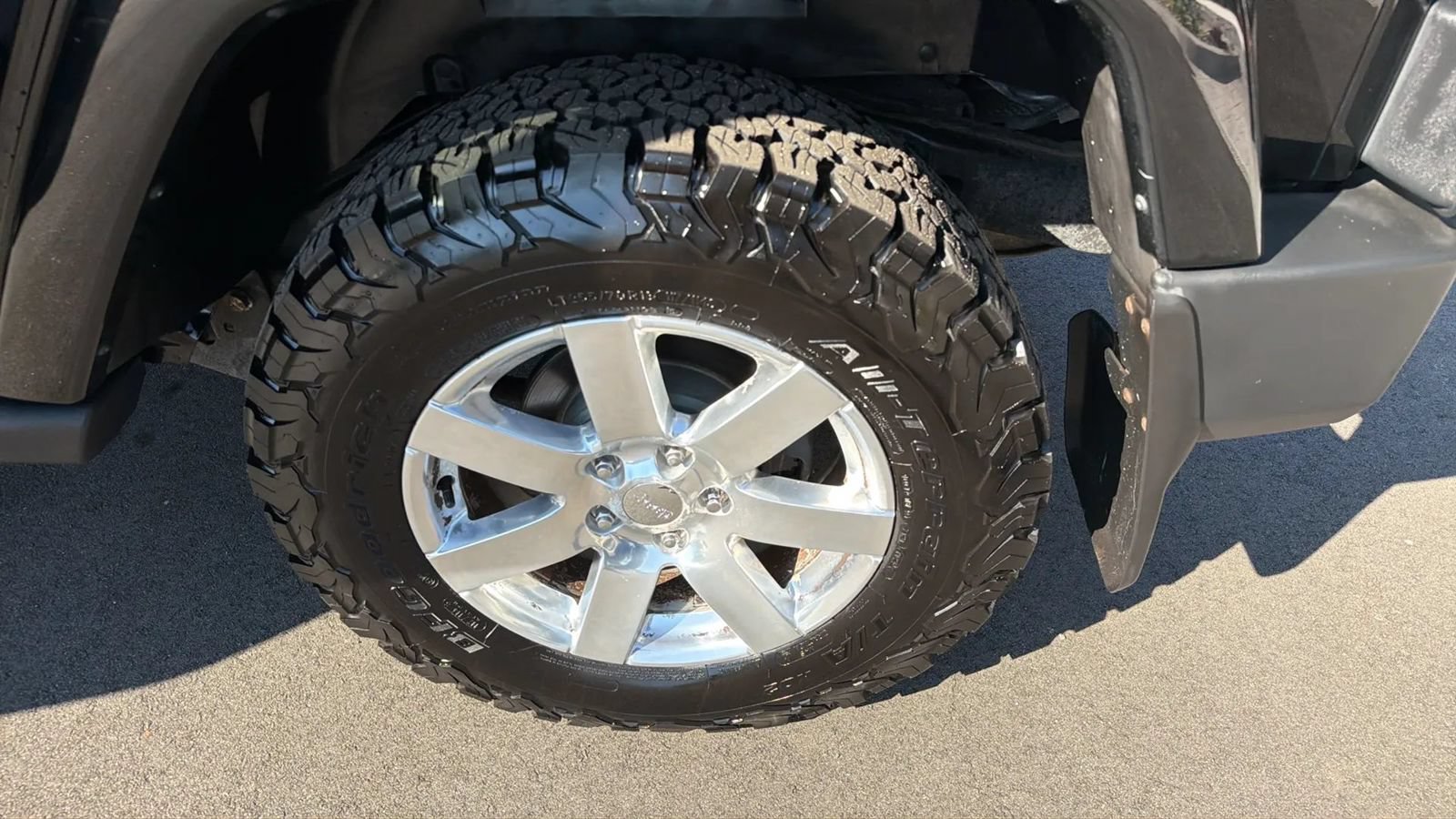 Used 2013 Jeep Wrangler Unlimited Sahara w/ Dual Top Group AWD/4WD image 21