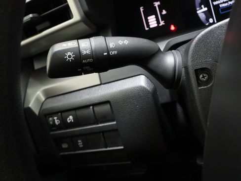 Certified 2025 Toyota Tacoma SR5 AWD/4WD image 25