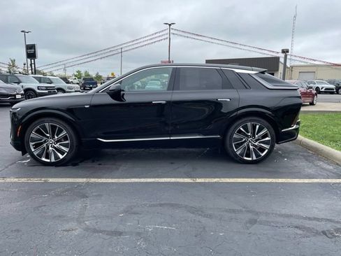 Used 2026 Cadillac Lyriq Signature Luxury w/ Nappa Leather Package AWD/4WD image 4