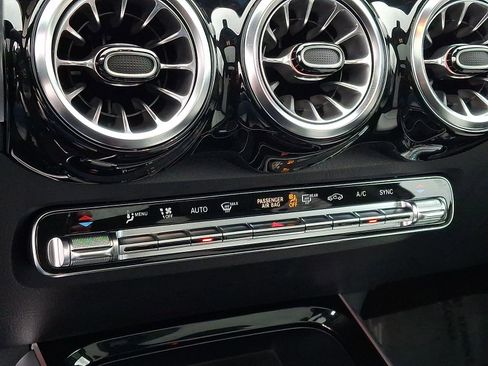 Certified 2023 Mercedes-Benz GLB 250 4MATIC image 16