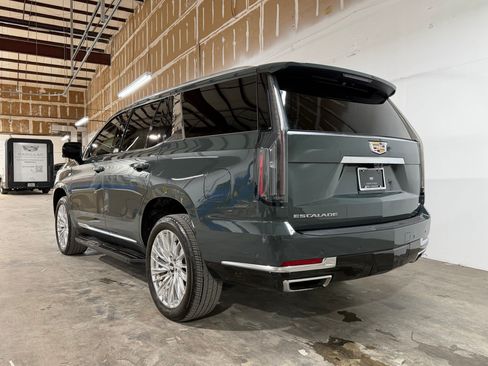 Used 2025 Cadillac Escalade Premium Luxury w/ LPO, Floor Liner Package AWD/4WD image 3