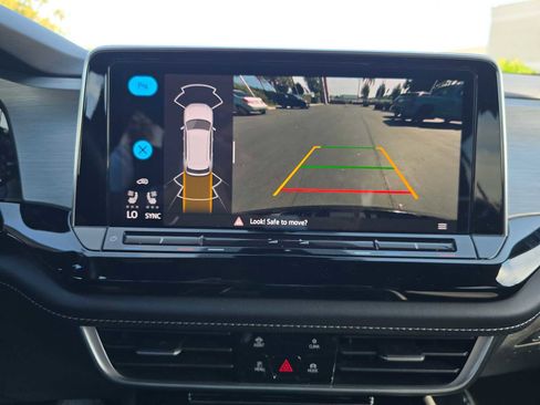 Used 2024 Volkswagen Atlas Cross Sport SE image 26