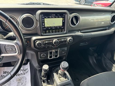 Used 2022 Jeep Gladiator Overland w/ Trailer Tow Package AWD/4WD image 18