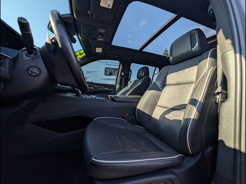Used 2023 Cadillac Escalade Premium Luxury AWD/4WD image 26