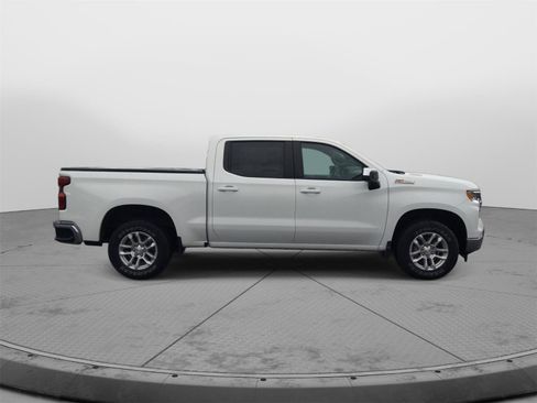 Used 2024 Chevrolet Silverado 1500 LT w/ Z71 Off-Road Package image 9