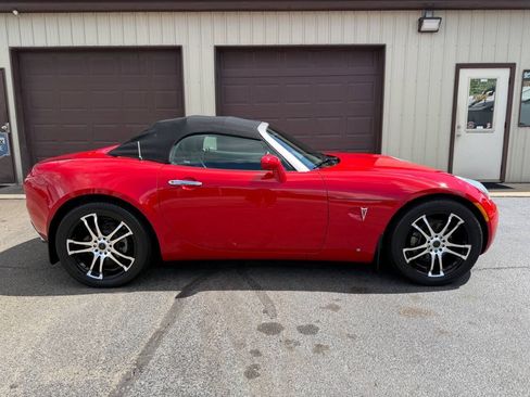 Used 2006 Pontiac Solstice Convertible w/ Premium Package RWD image 11