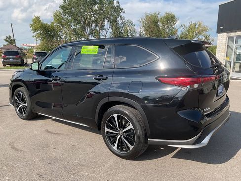 Used 2021 Toyota Highlander XSE AWD/4WD image 4