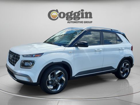 Certified 2026 Hyundai Venue SEL FWD image 1