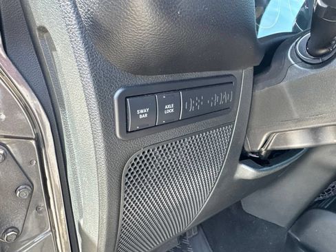 Used 2017 Jeep Wrangler Rubicon w/ Power Convenience Group AWD/4WD image 17