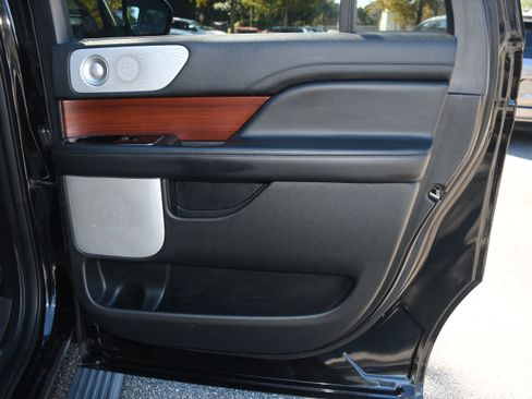 Used 2021 Lincoln Navigator L Reserve image 21
