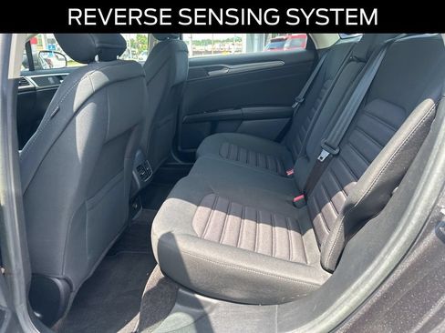 Used 2017 Ford Fusion SE w/ Fusion SE Technology Package FWD image 25