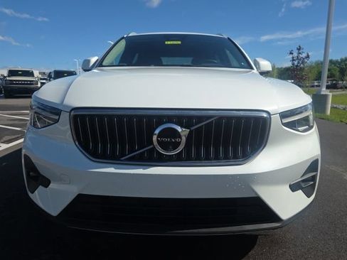 Used 2023 Volvo XC40 B5 Plus AWD/4WD image 3