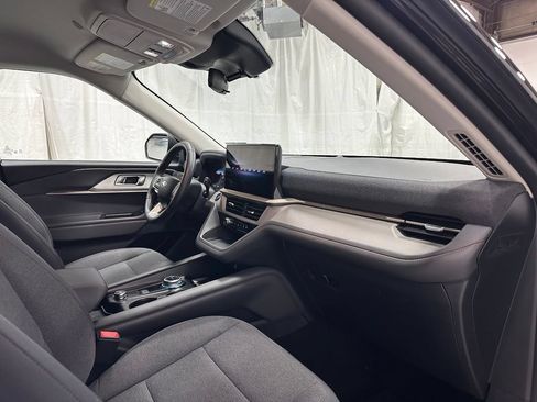 Used 2025 Ford Explorer Active AWD/4WD image 60