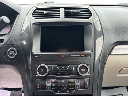 Used 2018 Ford Explorer XLT w/ Equipment Group 202A FWD image 13