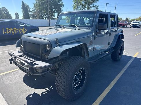 Used 2015 Jeep Wrangler Unlimited Sahara w/ Connectivity Group AWD/4WD image 1