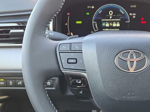 Used 2025 Toyota Camry SE w/ Convenience Package FWD image 21