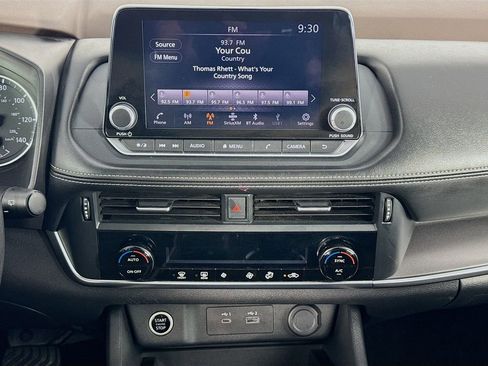 Used 2023 Nissan Rogue SV image 38