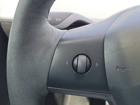 Used 2023 Tesla Model Y Long Range AWD/4WD image 29