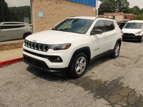 Used 2024 Jeep Compass Latitude AWD/4WD image 3