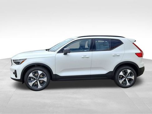Used 2026 Volvo XC40 B5 Plus w/ Climate Package AWD/4WD image 4