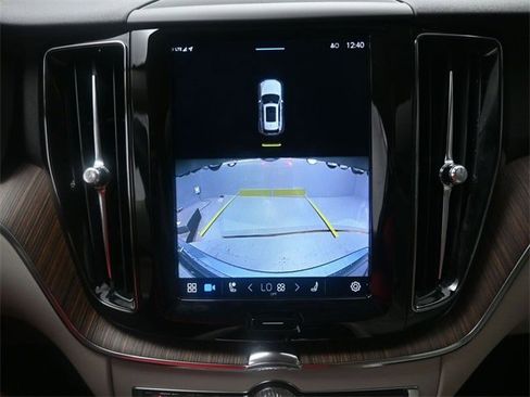 Certified 2022 Volvo XC60 B5 Momentum w/ Climate Package image 12