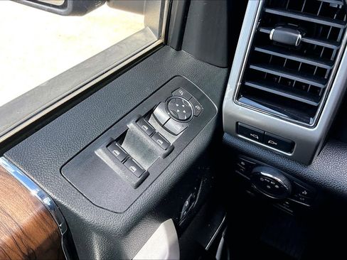 Used 2018 Ford F150 Lariat RWD image 34