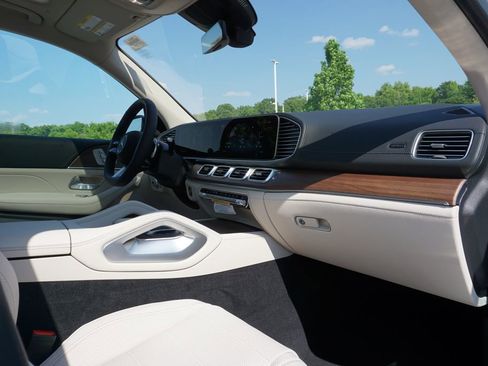 New 2026 Mercedes-Benz GLS 450 4MATIC image 50
