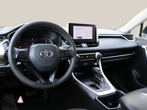 Used 2025 Toyota RAV4 XLE FWD image 17