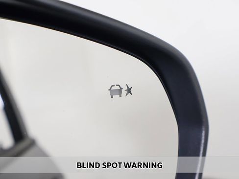 Used 2025 Chevrolet Trax RS w/ Driver Confidence Package image 4