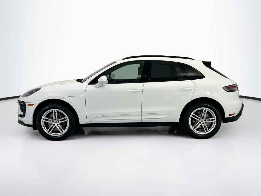 Certified 2023 Porsche Macan AWD/4WD image 2