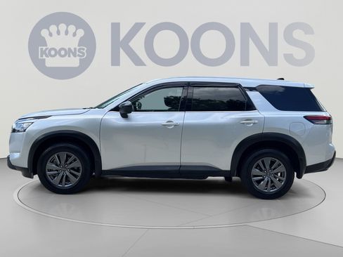 Used 2024 Nissan Pathfinder S AWD/4WD image 2