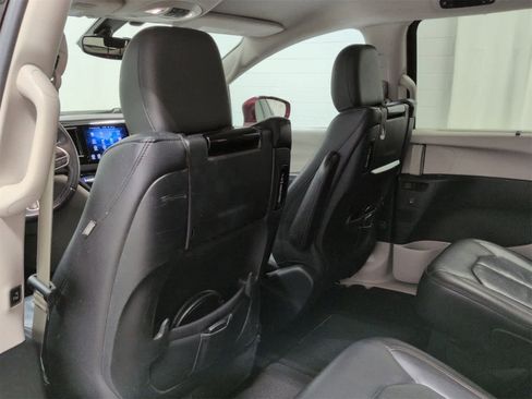 Certified 2017 Chrysler Pacifica Touring-L Plus image 19