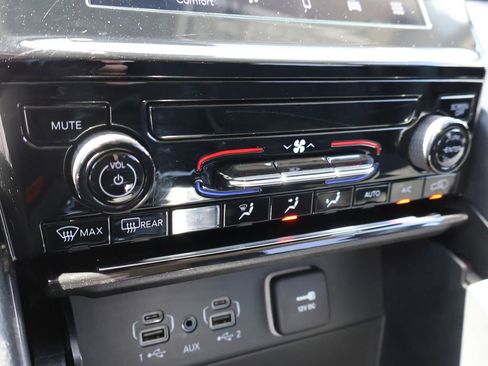 Used 2024 Jeep Grand Cherokee Laredo RWD image 35