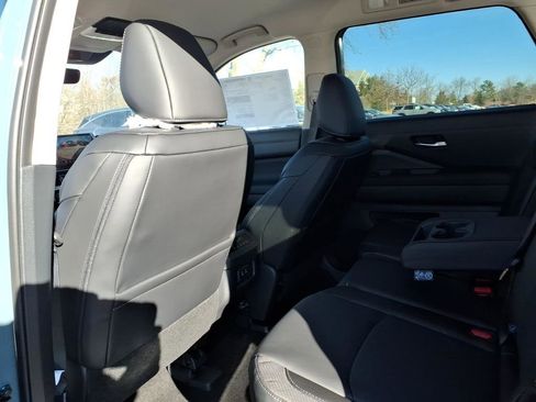 New 2026 Nissan Pathfinder SL image 27