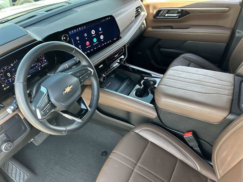 Used 2025 Chevrolet Tahoe High Country AWD/4WD image 10
