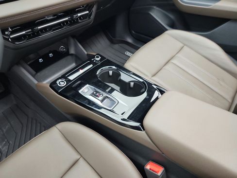 Used 2025 Audi Q6 e-tron Premium Plus w/ Premium Plus RWD image 11
