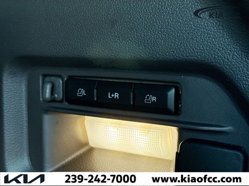 Used 2022 Ford Explorer Platinum w/ Technology Package image 13