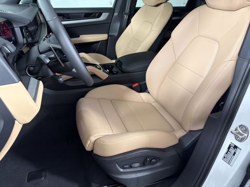 Used 2026 Porsche Cayenne AWD/4WD image 5