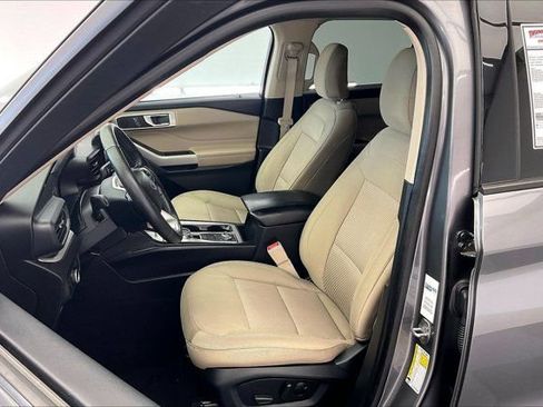 Used 2023 Ford Explorer XLT AWD/4WD image 17
