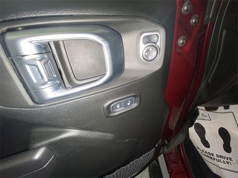Used 2021 Jeep Gladiator Willys image 13